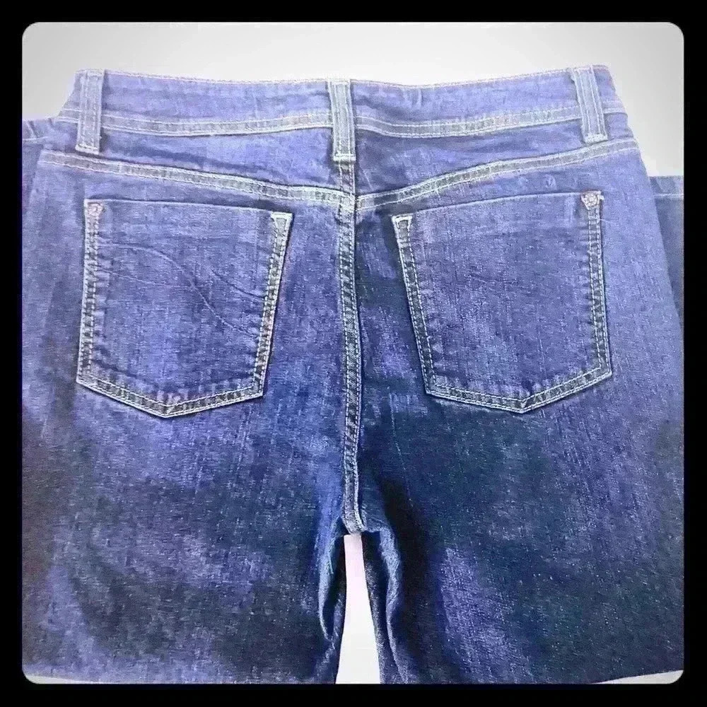 DKNY BLUE DENIM JEANS STRECHABLE. SIZE 12